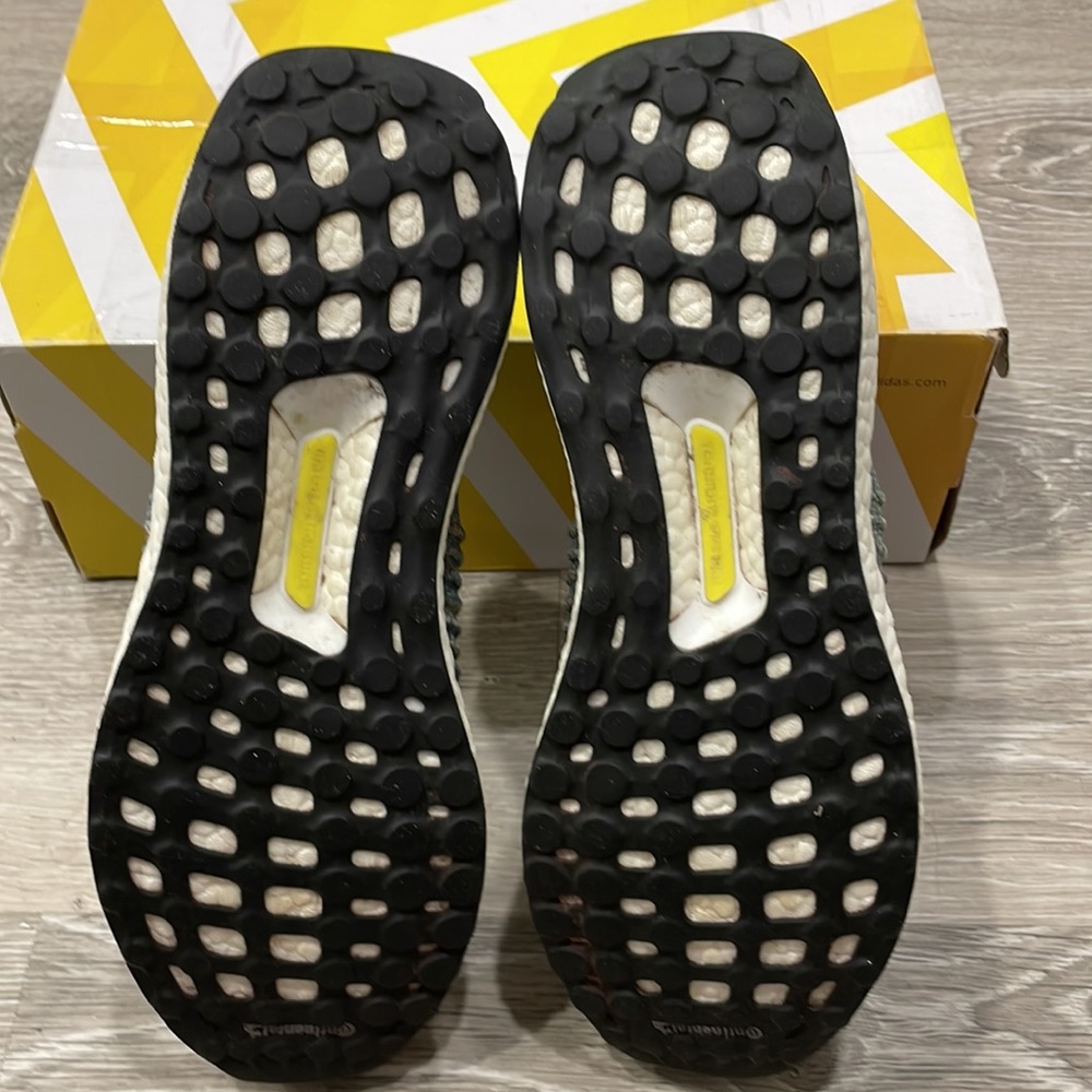 ULTRABOOST LACELESS - Picture 6 of 6